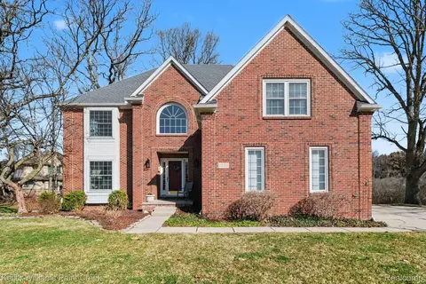 1239 Cottonwood St, Orion, MI 48360