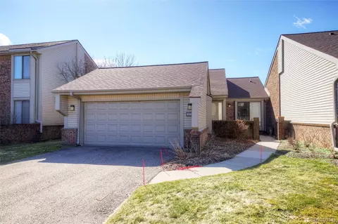 23309 Reynard Dr, Southfield, MI 48034