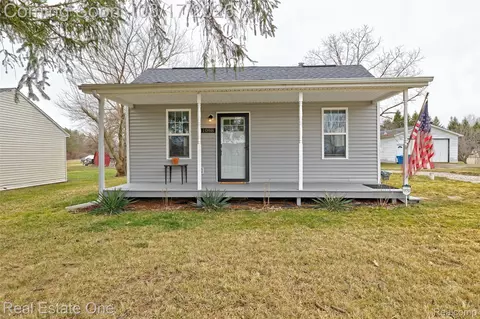 11068 N Fenton Rd, Fenton, MI 48430