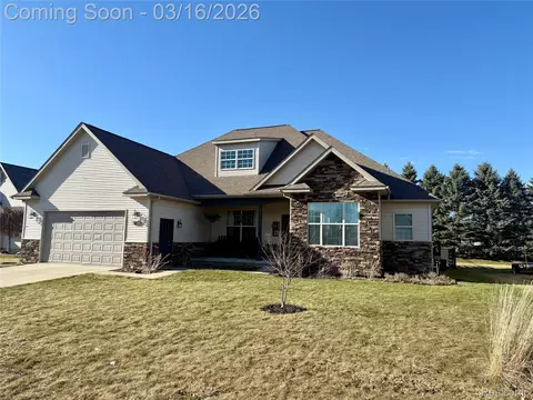 437 Golfside Dr, Lapeer, MI 48446