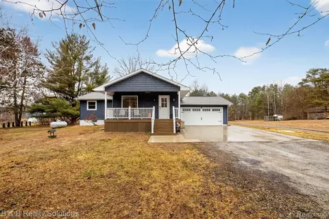 3280 Waltan Rd, Vassar, MI 48768