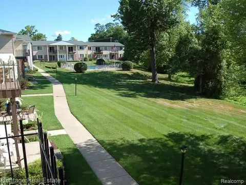 5299 Highland Rd #202, Waterford, MI 48327