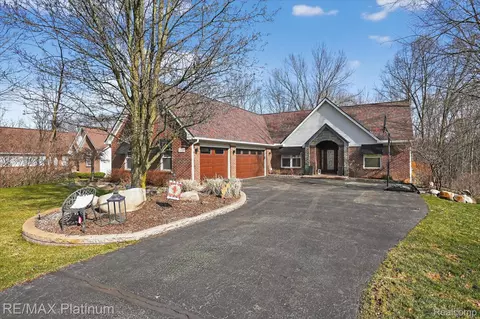 2206 Moorlands Vw, Oceola, MI 48855