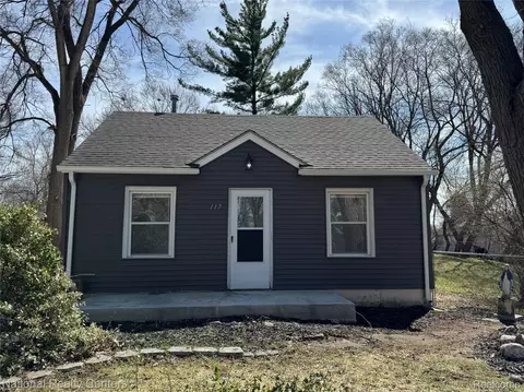 117 W Strathmore, Pontiac, MI 48340