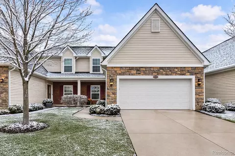 3333 Grove Ln, Auburn Hills, MI 48326