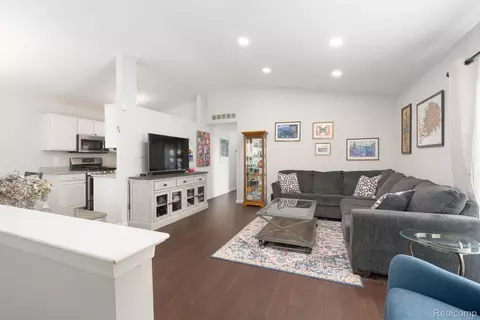 3019 Forest Creek Ct, Ann Arbor, MI 48108