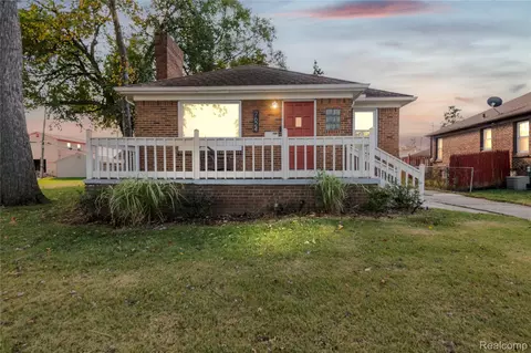 7624 Yacht Ave, Warren, MI 48091