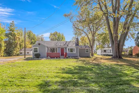 23608 Glenwood St, Clinton Township, MI 48035