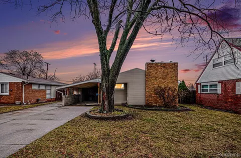 28930 Garfield St, Roseville, MI 48066