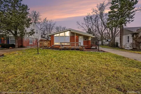 17360 Redwood Ave, Southfield, MI 48076