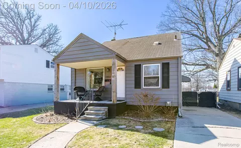 22644 Maxine St, Saint Clair Shores, MI 48080
