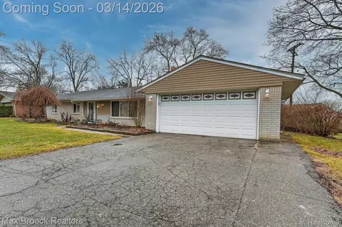 2930 Saint Jude Dr, Waterford, MI 48329