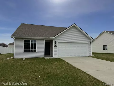 2249 Legacy Dr, Burton, MI 48519