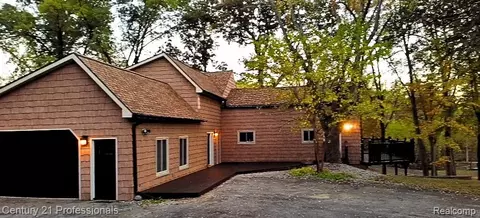 3185 Shimmons Rd, Auburn Hills, MI 48326