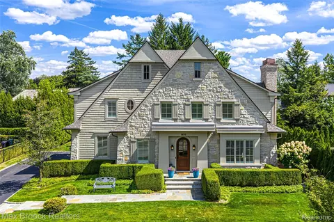 1450 Pilgrim Ave, Birmingham, MI 48009