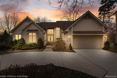 4974 Countryside Dr, West Bloomfield, MI 48323