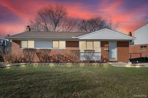 28992 Kathryn St, Garden City, MI 48135