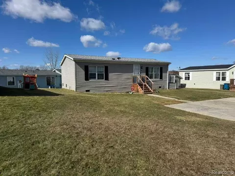 150 Chestnut Cir W, Davison, MI 48423