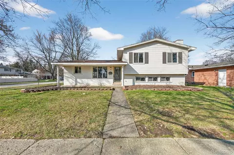 33144 Tall Oaks St, Farmington, MI 48336