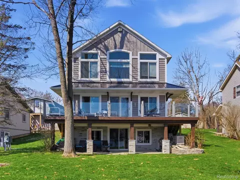 16475 Angle Dr, Argentine, MI 48451