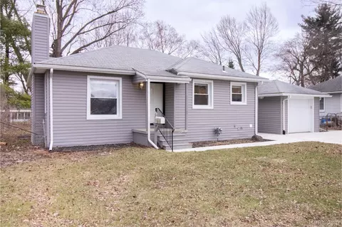 150 Wilson Ave, Clawson, MI 48017