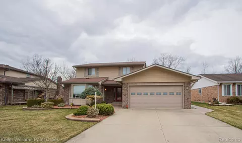 19170 Dawnshire Dr, Brownstown, MI 48193