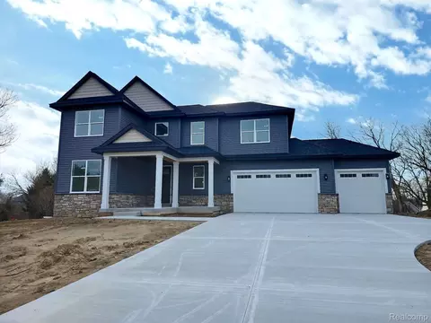 16344 Shadow Ln, Fenton, MI 48451