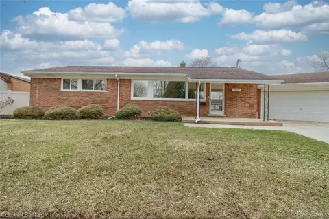 2306 Middlefield Ct, Trenton, MI 48183