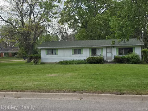 6174 Marlette St, Marlette, MI 48453
