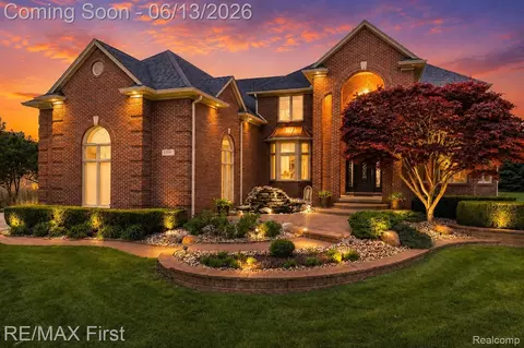 13800 Berryknoll Dr, Shelby Township, MI 48315