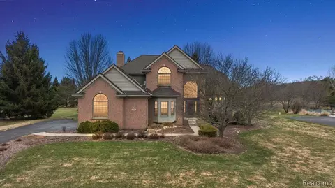 8446 S Shore Dr, Springfield, MI 48348