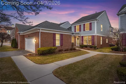 10002 Harbor Place Dr, Saint Clair Shores, MI 48080