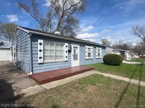 9245 Lee Rd, Green Oak, MI 48116