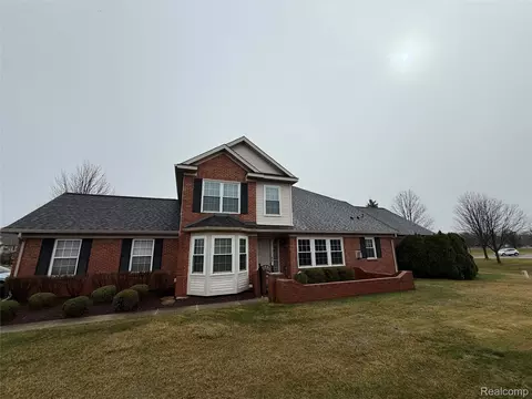 21629 Knights Ln, Brownstown, MI 48183