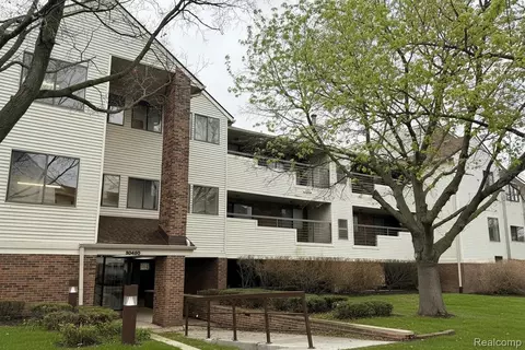 30450 Orchard Lake Rd # 73, Farmington Hills, MI 48334
