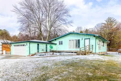 4404 N River Rd, Fort Gratiot, MI 48059