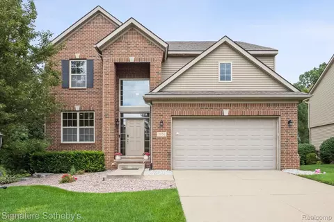 2624 Trillium Hills Dr, Commerce, MI 48382