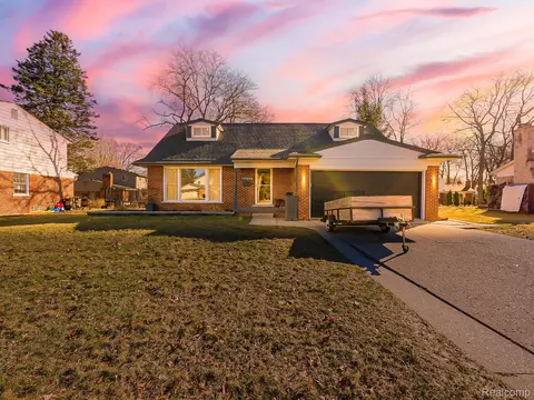 15958 Shadyside Dr, Livonia, MI 48154