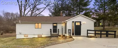 3205 Shimmons Rd, Auburn Hills, MI 48326