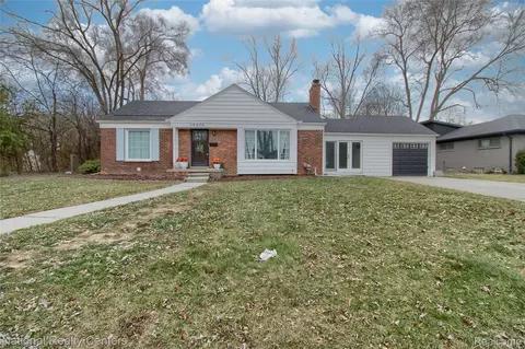 16975 W 14 Mile Rd, Beverly Hills, MI 48025