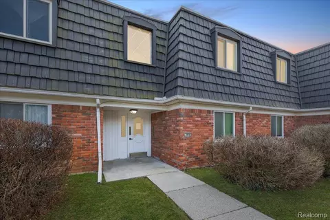 1878 Colonial Village Way #4, Waterford, MI 48328