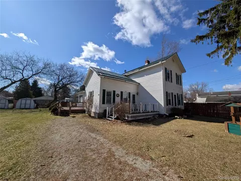 10611 W Saint Charles Rd, Sumner, MI 48889 photo 2