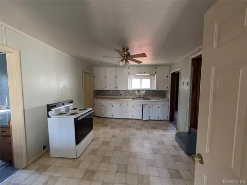 10611 W Saint Charles Rd, Sumner, MI 48889 photo 3