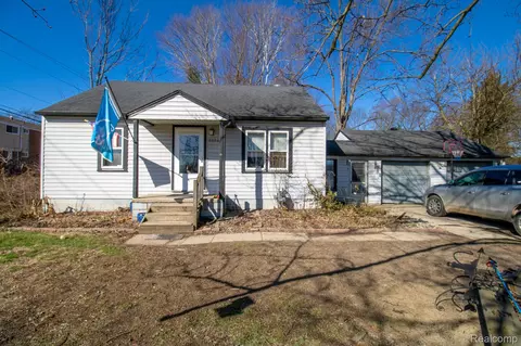 8080 Wayne Rd, Romulus, MI 48174