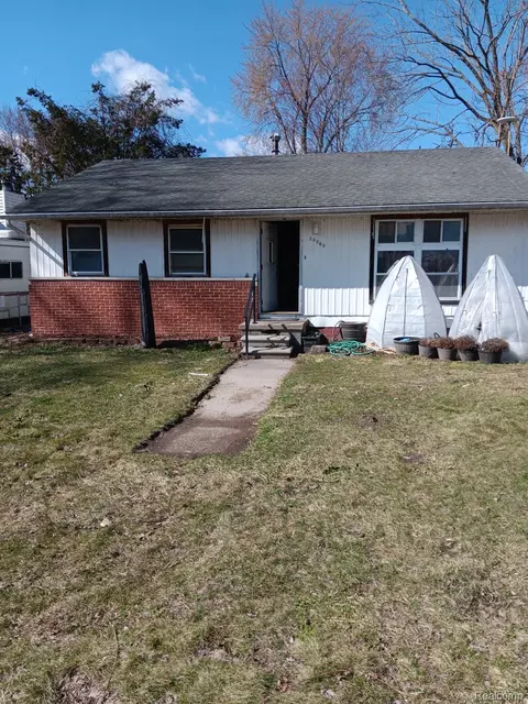 39669 Ormsby St, Clinton Township, MI 48036