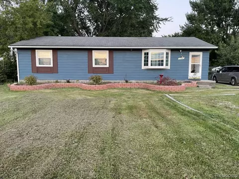 38176 S Groesbeck Hwy, Clinton Township, MI 48036