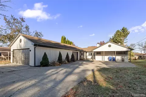 6440 Andersonville Rd, Waterford, MI 48329