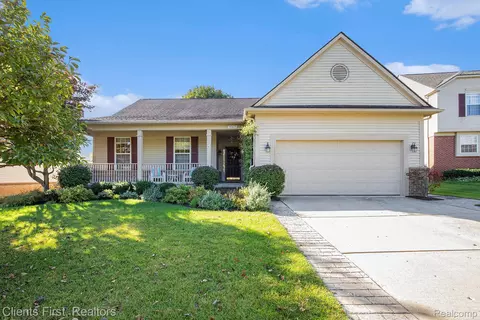 57677 Dakota Dr, Lyon, MI 48165