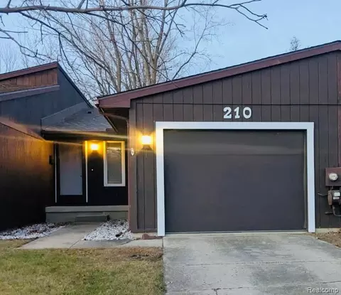 210 Mary St, Flushing, MI 48433