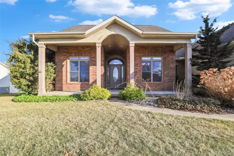 6273 Boulder Dr, Flushing, MI 48433